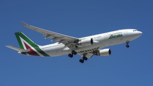 Airbus A330-300 (EI-EJG) - On final for 10L arriving from Rome.br /6/6/17