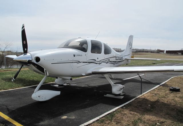 Cirrus SR-22 (N256SR) - Nice travel aircraft!