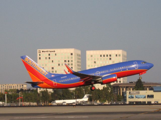 Boeing 737-700 (N416WN) - Taking off from RWY 19R