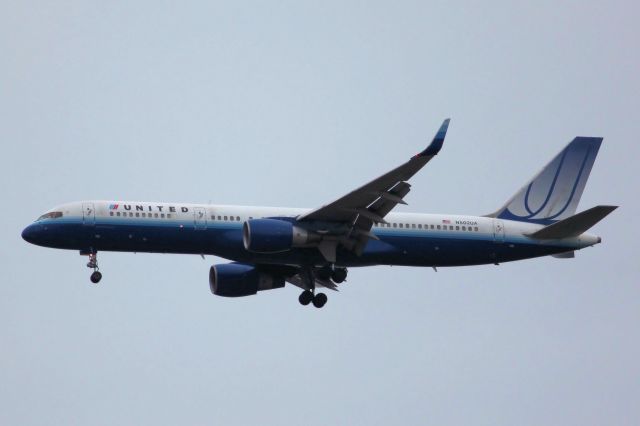 Boeing 757-200 (N502UA)