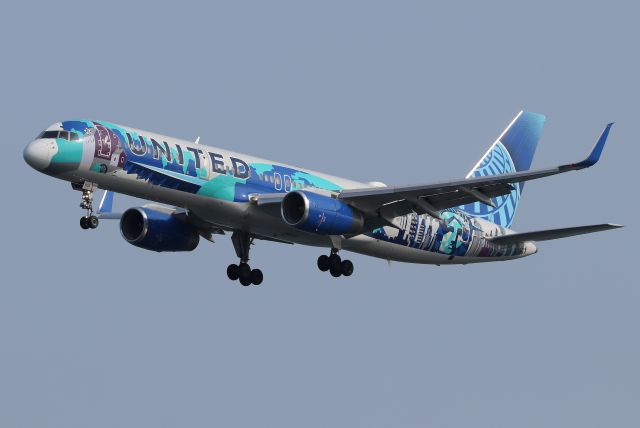 Boeing 757-200 (N14102) - UA 2187 arriving from San Francisco