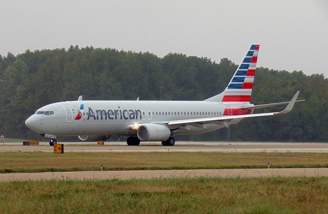 Boeing 737-800 (N950AN)