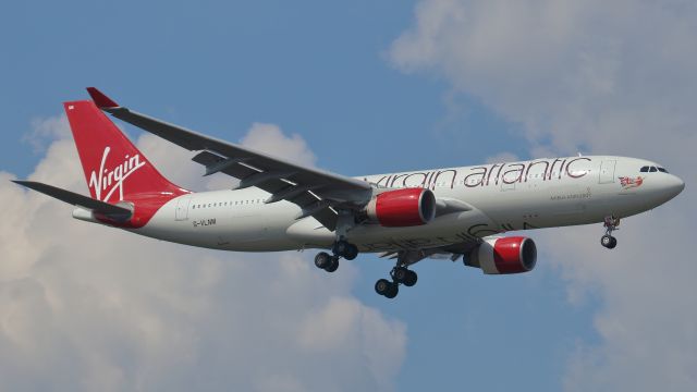 Airbus A330-200 (G-VLNM) - October 6, 2018 -- Virgin 109 is on approach to runway 8L.