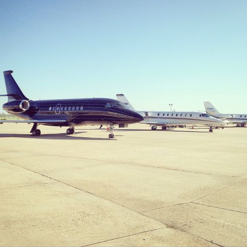 Dassault Falcon 2000 (N899BC) - Flew in on another jet and saw this beauty. Even talked to the captain. Who is a great guy! 