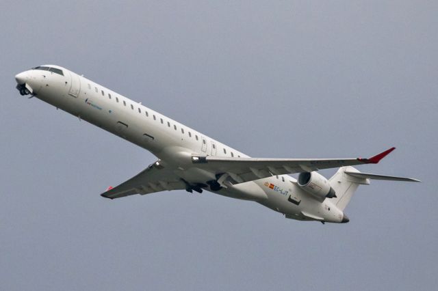 Bombardier CRJ-1000 (EC-LJT) - Operating for Brussels Airlines. BEL2174 departing for Brussels