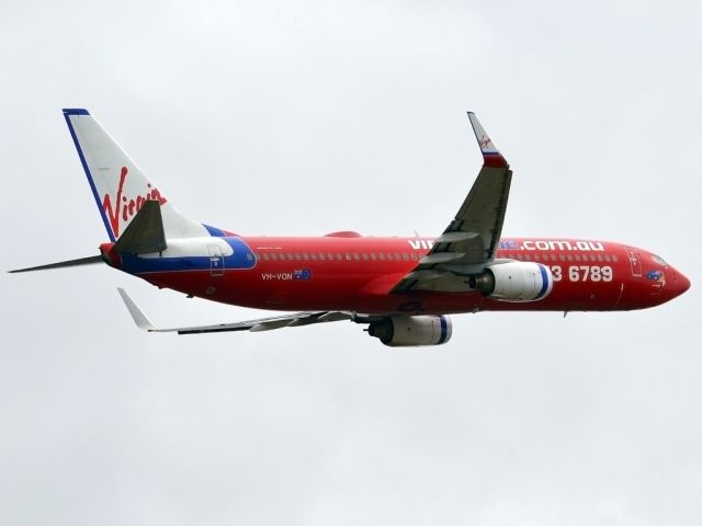 Boeing 737-700 (VH-VON) - Getting airborne off runway 23. Tuesday 27th December 2011.