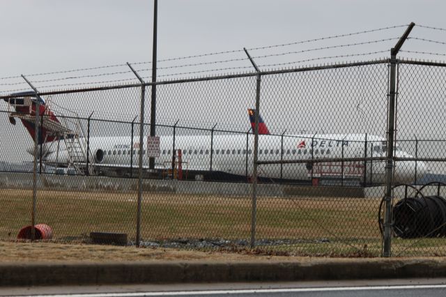 McDonnell Douglas DC-9-50 (N781NC) - Sitting parked on ramp next to Atlantic Aviation on 1/17/2011