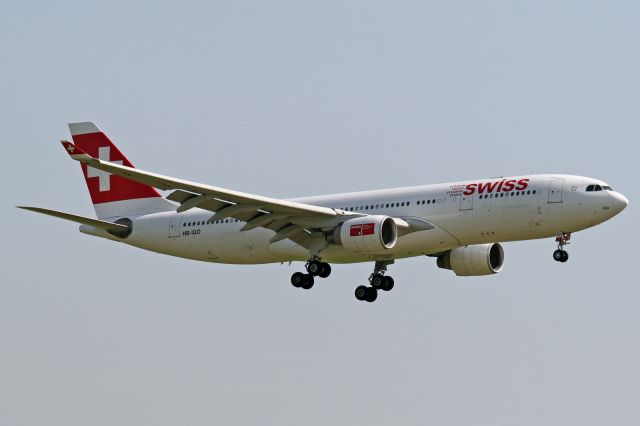 Airbus A330-200 (HB-IQO)