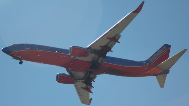 Boeing 737-800 — - On approach to 16L at KDEN.