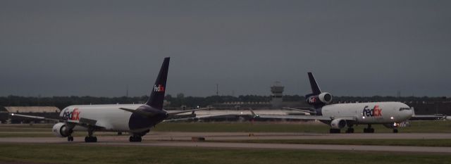 Boeing MD-11 (N573FE) - also B108FE (B763F)