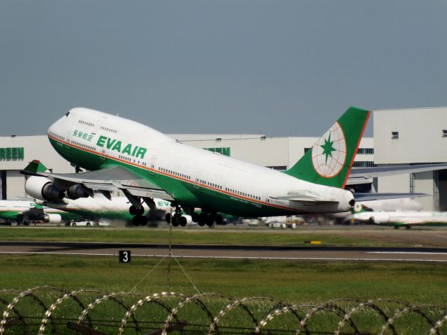 Boeing 747-400 (B-16409)