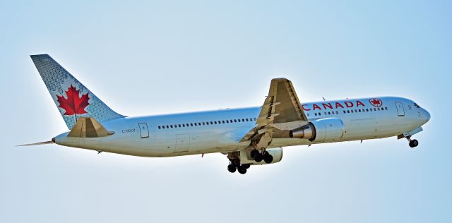 BOEING 767-300 (C-GDUZ)