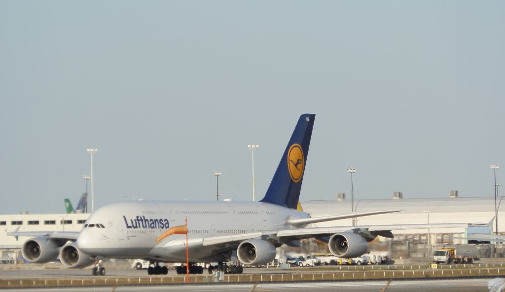 Airbus A380-800 (D-AIMG)