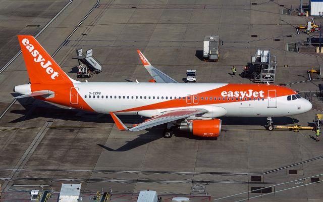 Airbus A320 (G-EZPV)