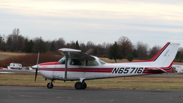 Cessna Skyhawk (N65716)
