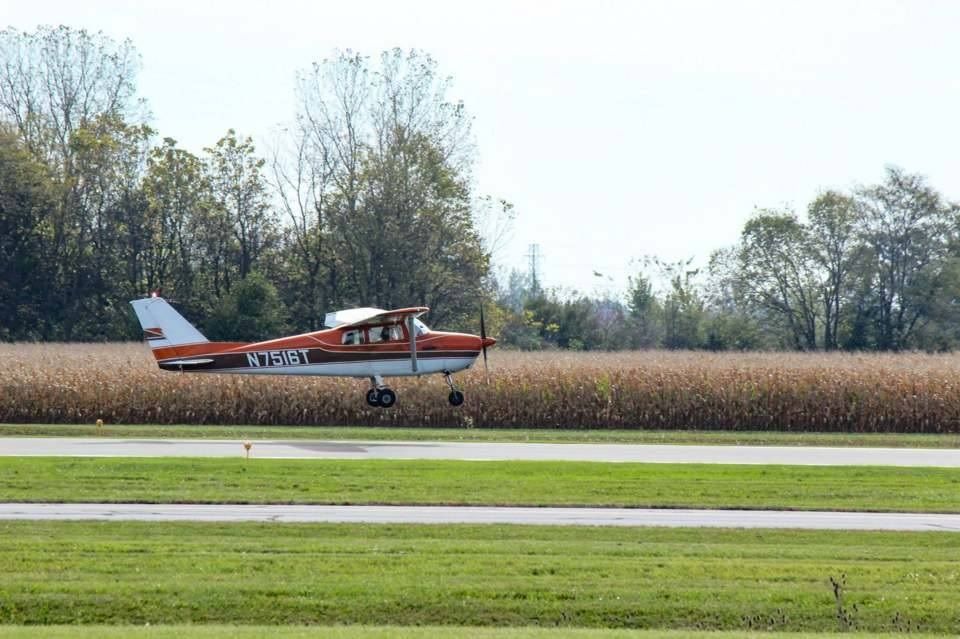 Cessna Skyhawk (N7516T) - Landing at Bolton Field