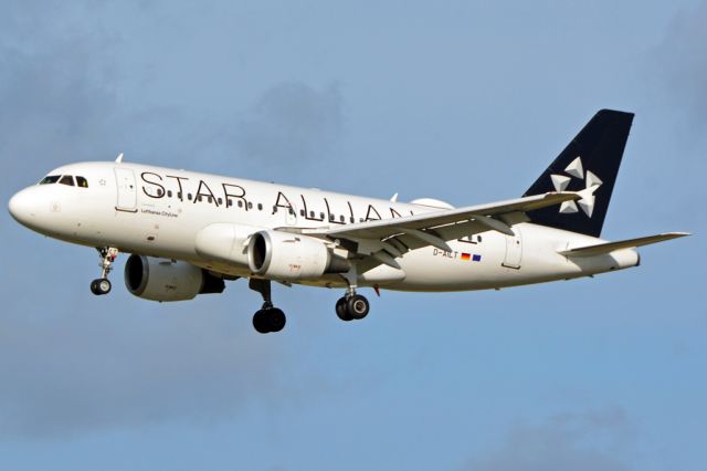 Airbus A319 (D-AILT) - Star Alliance, Kystvejen RWY22L