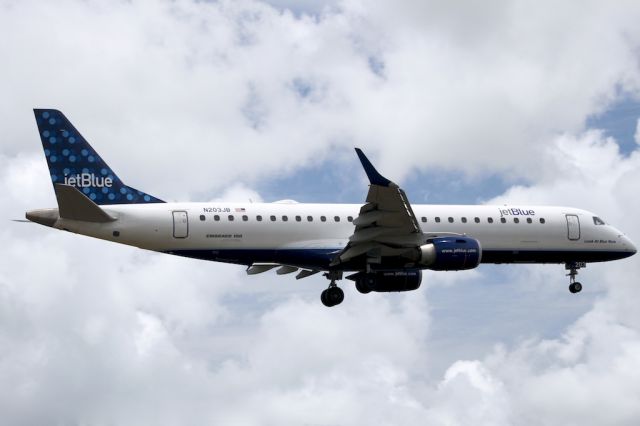 Embraer ERJ-190 (N203JB)