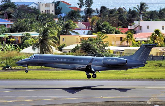 Embraer ERJ-135 (N924AK)