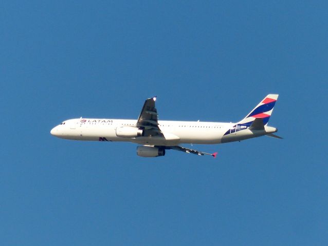 Airbus A321 (PT-MXB)