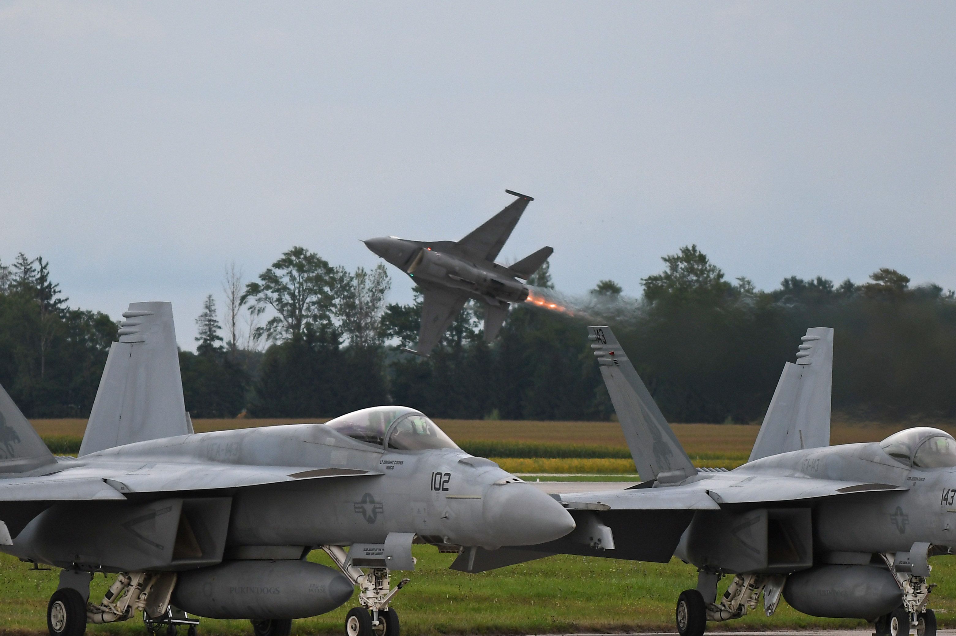 Lockheed F-16 Fighting Falcon (93-0540) - Maj. Waters, USAF ACC Viper Demo Team East on takeoff for the twilight performance at Airshow London on Friday 7 Sep 2018. 