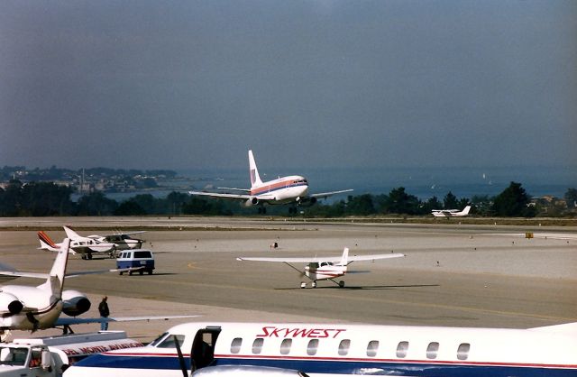 Boeing 737-200 (N996UA) - KMRY - 737 arriving at KMRY from LAX - this jet was a regular visitor to Monterey Airport.