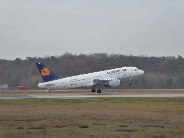 Airbus A319 (D-AILK) - LH A319-100 D-AILK takeoff from rwy 18 FRA, 26.11.2016.