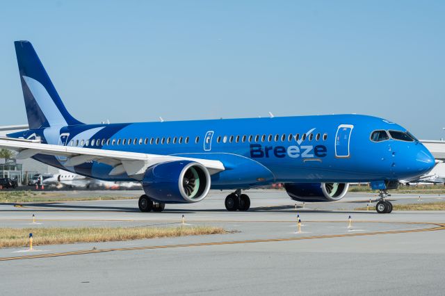 Airbus A220-300 (N203BZ)