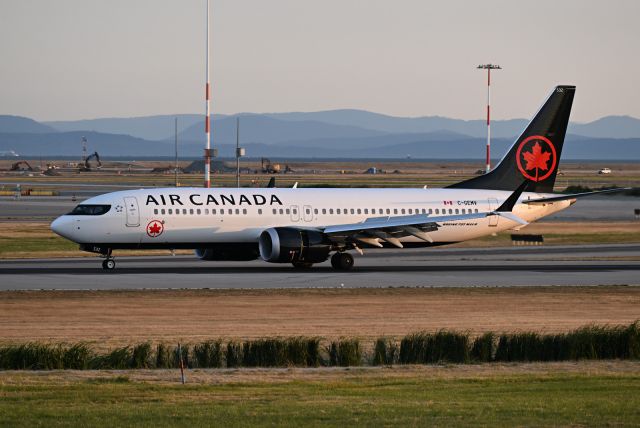 Boeing 737 MAX 8 (C-GEMV)