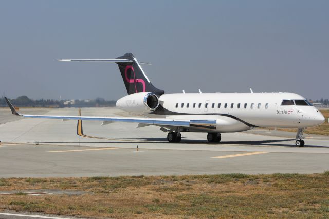 Bombardier Global Express (N588LQ)