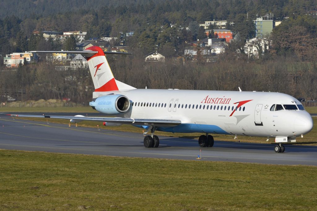 Fokker 100 (OE-LVM)