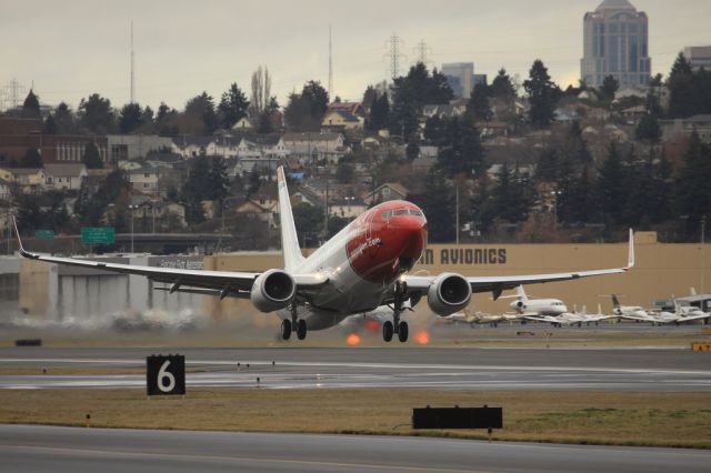 Boeing 737-800 (LN-DYF)