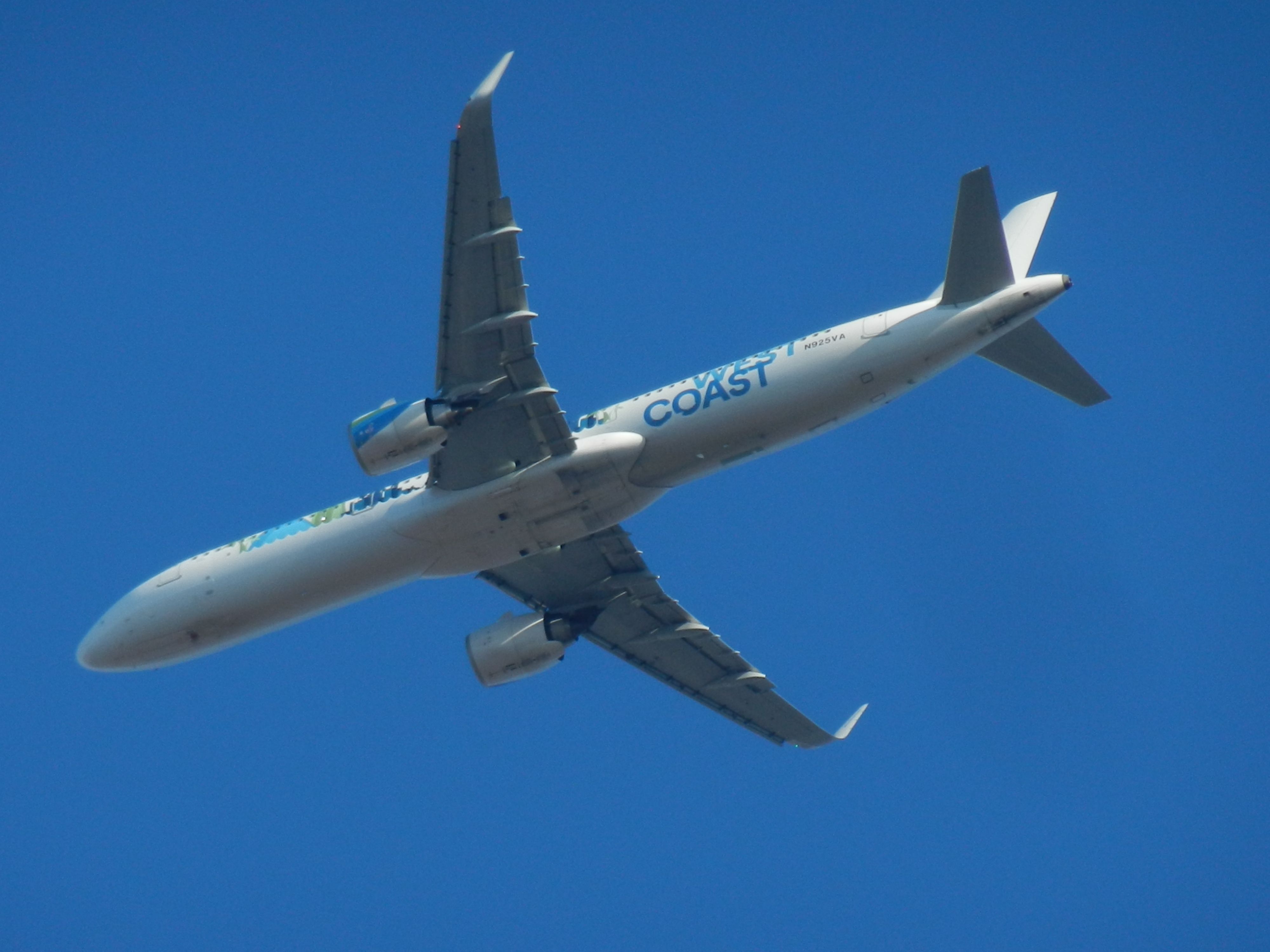 Airbus A321neo (N925VA) - An Alaskan Airways Airbus A321 New Engine Option Approaches Dulles Int Airport In Most West Coast Livery