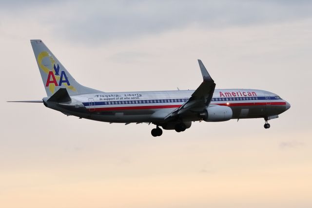 Boeing 737-800 (N905AN) - "Flagship Liberty - In Support Of All Who Serve" livery.