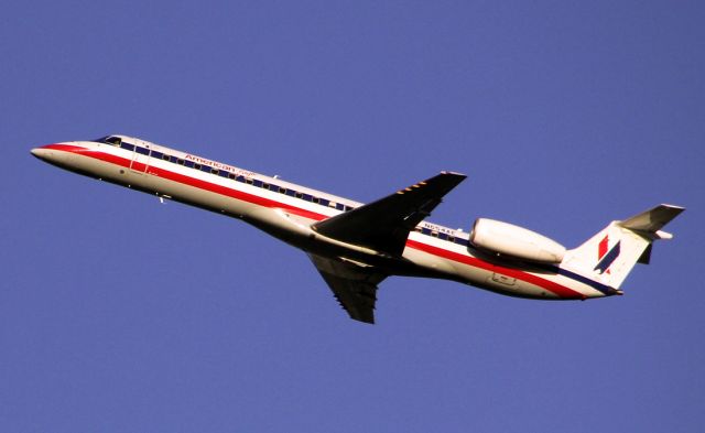 Embraer ERJ-145 (N654AE)