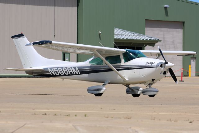 Cessna Skylane (N566RM)