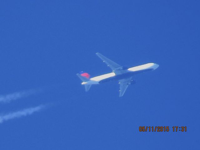 BOEING 767-300 (N129DL)