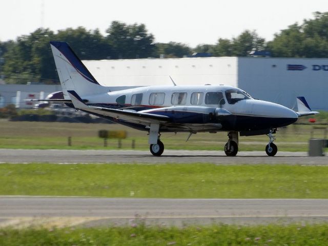 Piper Navajo (N787RW)