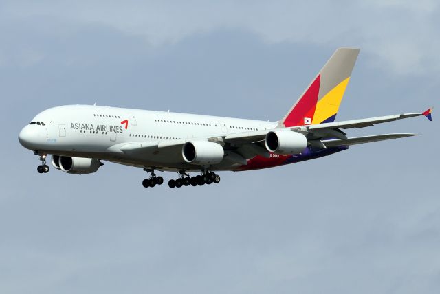 Airbus A380-800 (HL7640) - 'Asiana 222 Super' arriving from Seoul