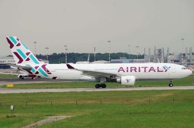 Airbus A330-200 (EI-GFX)