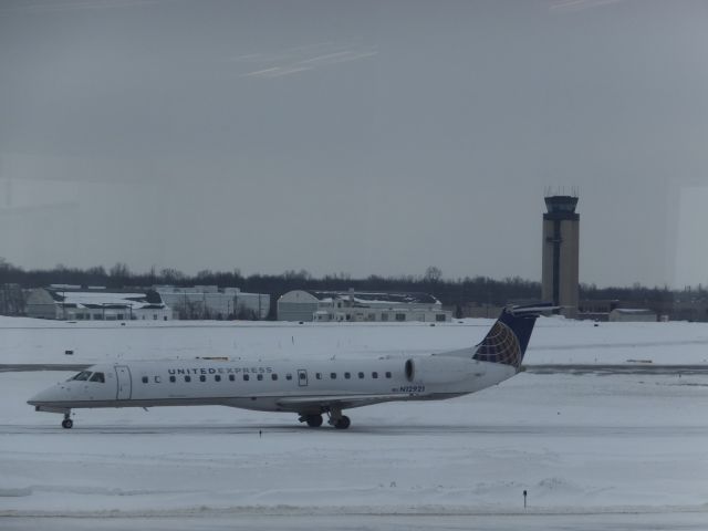 Embraer ERJ-145 (N12921)