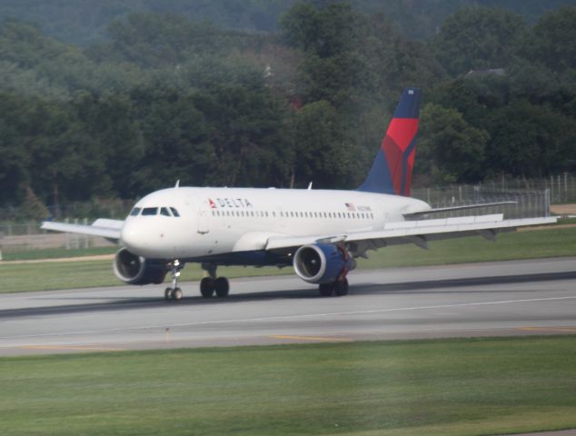 Airbus A319 (N351NB) - Landing 30R, just as front landing gear touches down, reverse thrust and spoilers deployed