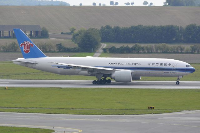 BOEING 777-200LR (B-2042)