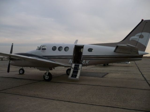 Beechcraft King Air 90 (N271AK)