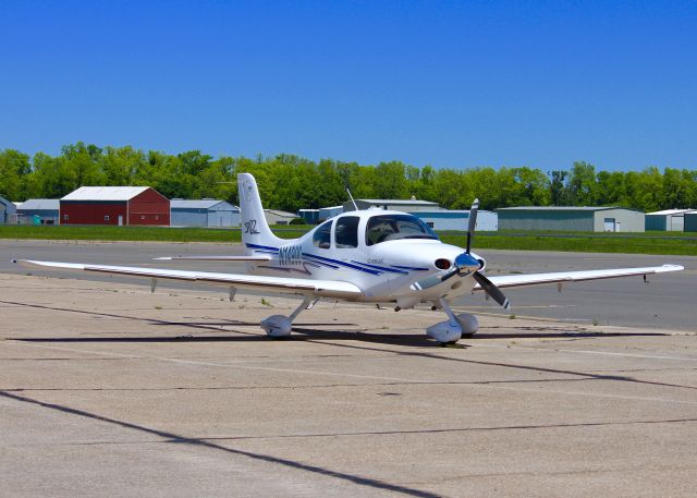 Cirrus SR-22 (N1490C) - At Downtown Shreveport.