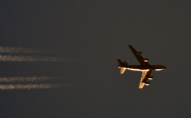 — — - KC - 135 Tanker over Cleveland 39,000 ft.at sunset 05/25/14