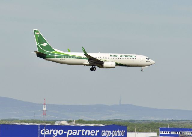 Boeing 737-800 (YI-ASH) - Iraqi Airways Boeing 737-81Z(WL) YI-ASH landing on Vienna 