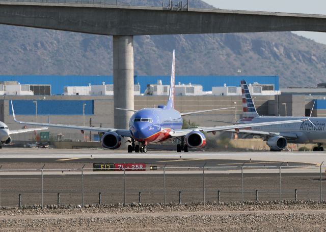 Boeing 737-800 (N8301J)