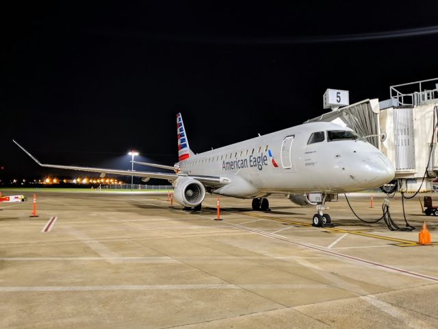Embraer 175 —