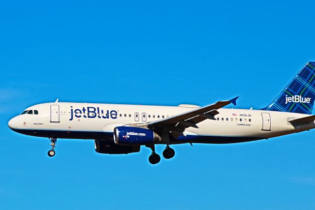 Airbus A320 (N516JB)